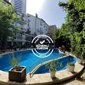 Blanche Hotel&garden Pool 3* Istanboel